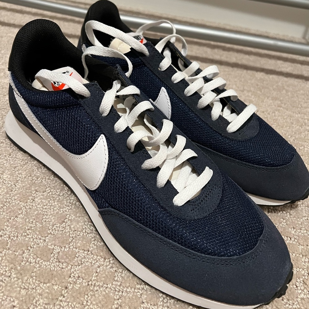 Nike Shoes Size 10 - Picture 2 of 4